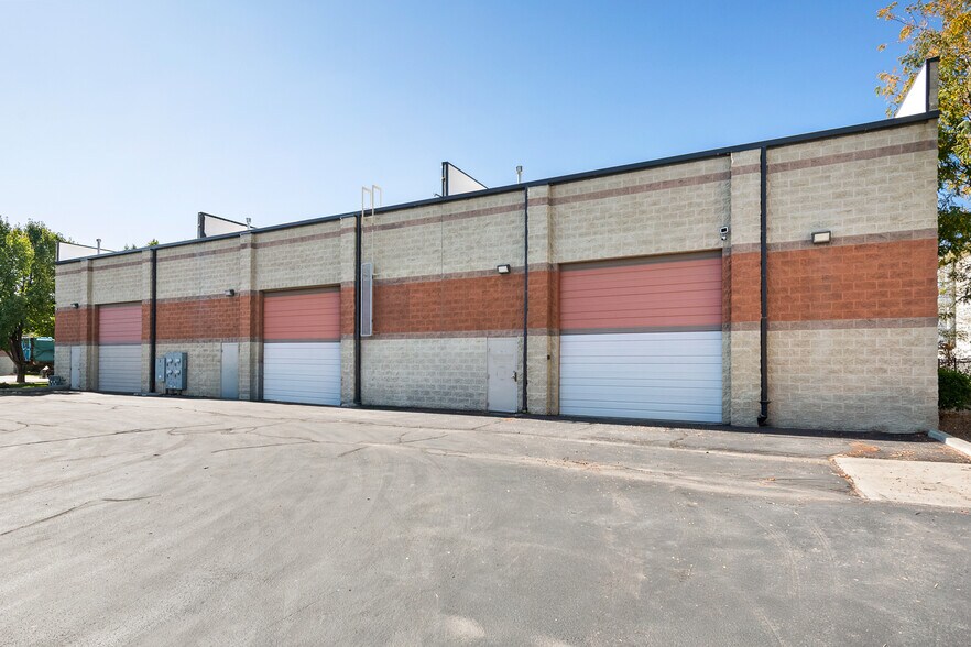 1770 W Sequoia Vista Cir, Salt Lake City, UT à louer - Photo de l’immeuble – Image 2 sur 24