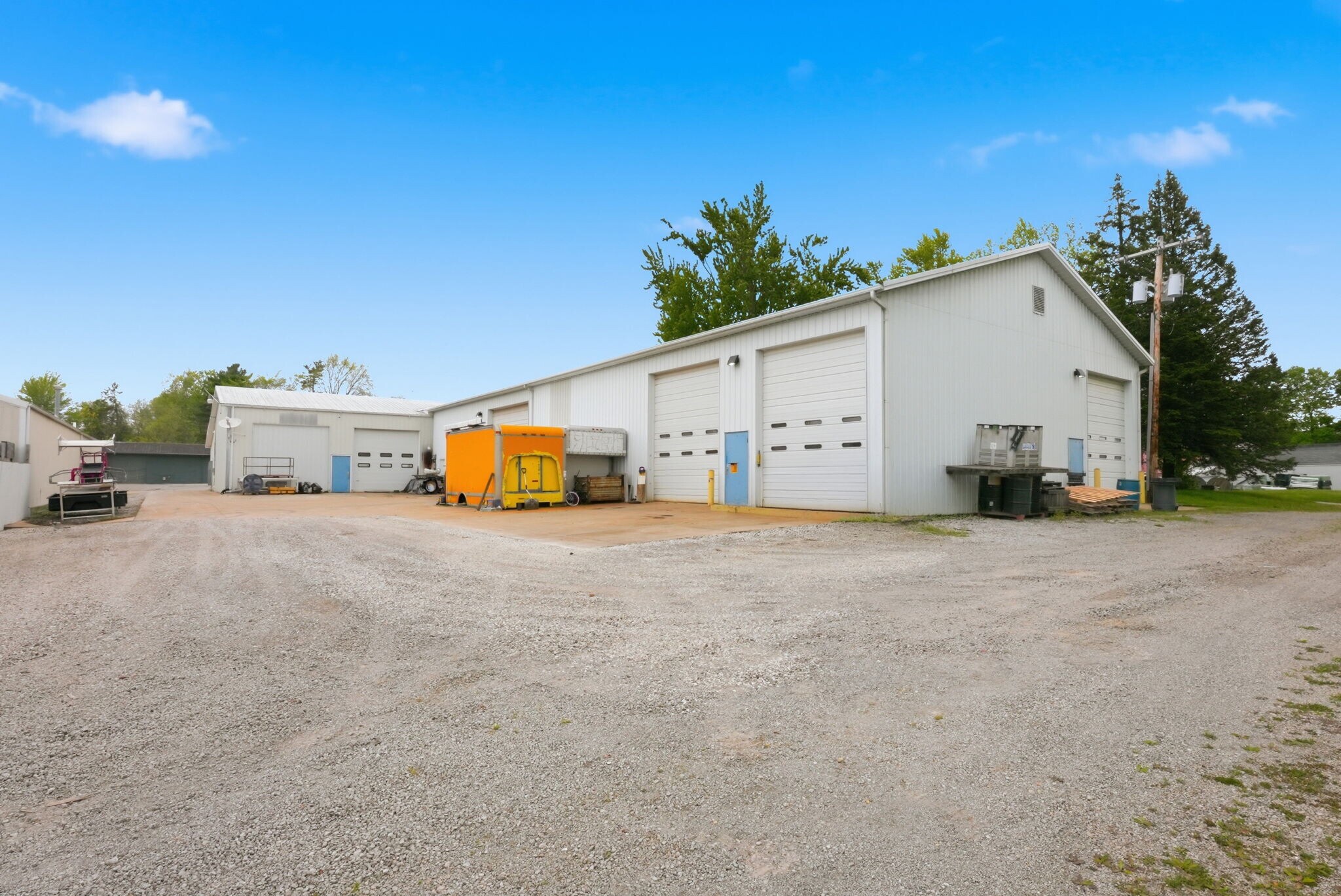645 W 155 S, Angola, IN à vendre Photo principale– Image 1 sur 36