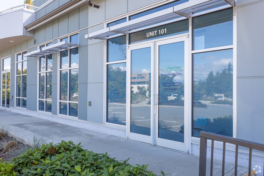 3080 Croydon Dr, Surrey, BC à louer - Photo de l’immeuble – Image 2 sur 4