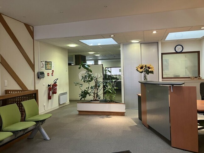 Plus de détails pour Rue Moyenne, Bourges - Bureau à vendre