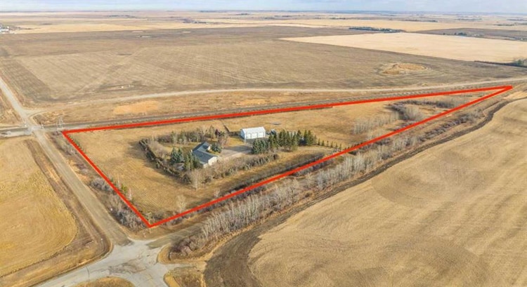 221083 Range 270 rd, Blackie, AB à vendre - Photo principale – Image 1 sur 1