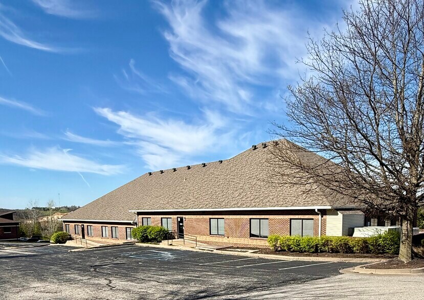 919 Wildwood Dr, Jefferson City, MO à vendre - Photo de l’immeuble – Image 3 sur 5