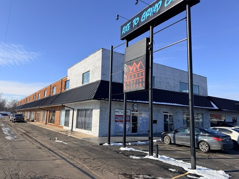 909 N Coliseum Blvd, Fort Wayne, IN à louer - Photo de l’immeuble – Image 2 sur 2