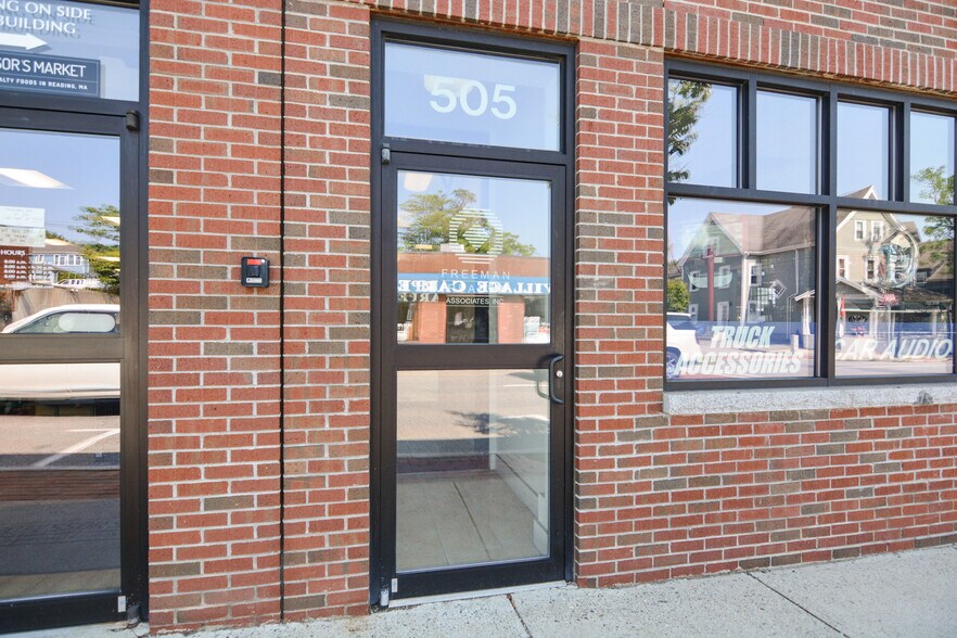 505 Main St, Reading, MA à louer - Photo de l’immeuble – Image 3 sur 9