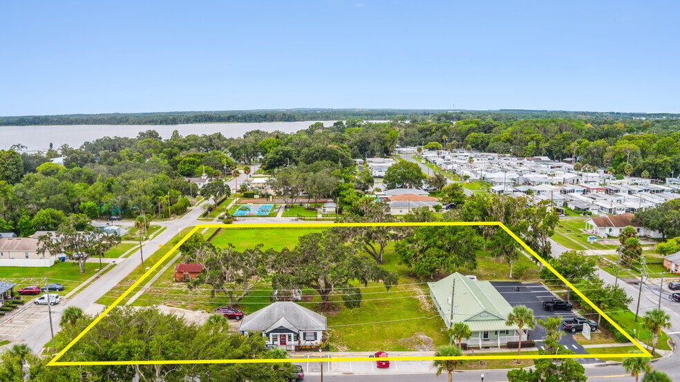 819 Main St, Tavares, FL à vendre - Aérien – Image 2 sur 25