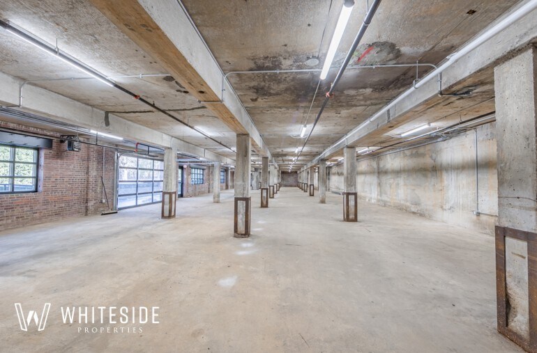 3512 Wilkinson Blvd, Charlotte, NC à louer Photo principale– Image 1 sur 8