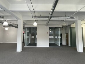 409 Joyce Kilmer Ave, New Brunswick, NJ à louer Photo de l’immeuble– Image 2 sur 4