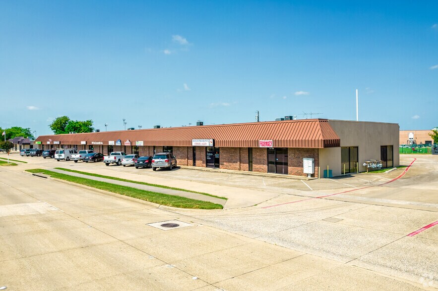 705 N Greenville Ave, Allen, TX à louer - Photo de l’immeuble – Image 2 sur 5
