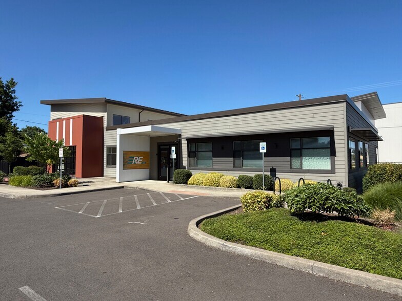 1025 2nd St NW, Salem, OR à vendre - Photo de l’immeuble – Image 1 sur 45