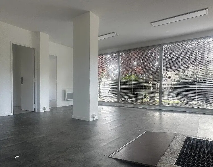 Bureau dans Bron à louer - Photo intérieure – Image 2 sur 4