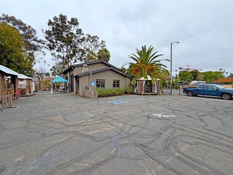 202 E Haley St, Santa Barbara, CA à louer - Photo de l’immeuble – Image 2 sur 10