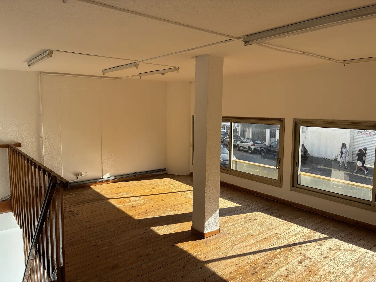 Local commercial dans Fréjus à louer Photo de l’immeuble– Image 1 sur 5