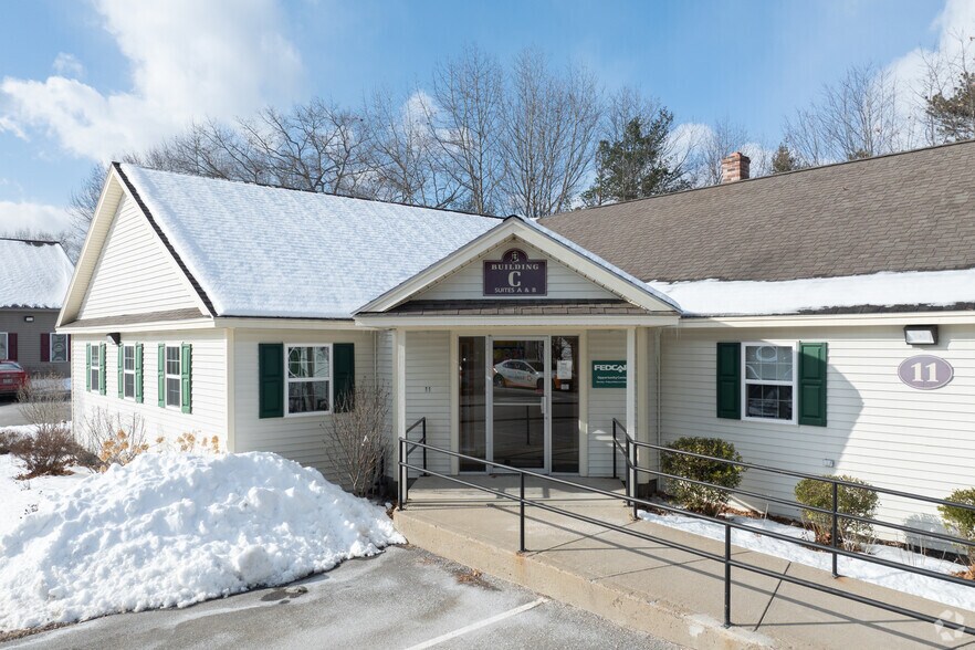 11 Daigle Ln, Sanford, ME à vendre - Photo de l’immeuble – Image 2 sur 3