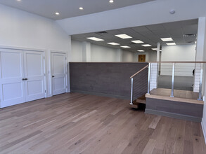 133 E Putnam Ave, Cos Cob, CT à louer Photo de l’immeuble– Image 1 sur 3