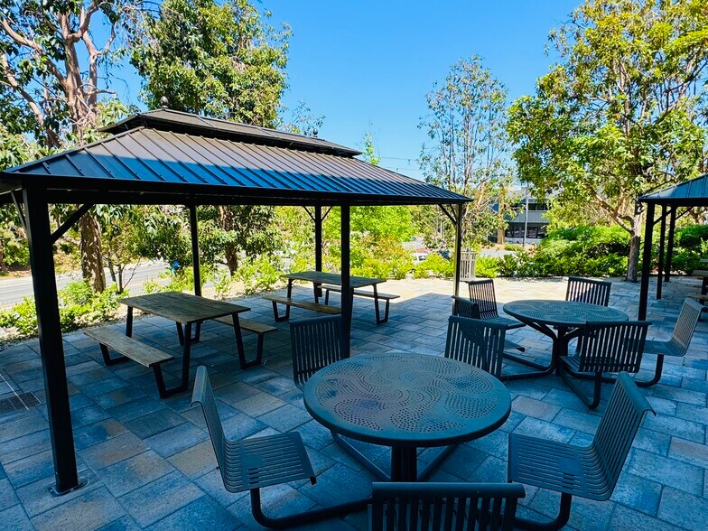 440 S Melrose Dr, Vista, CA à louer - Photo de l’immeuble – Image 2 sur 19