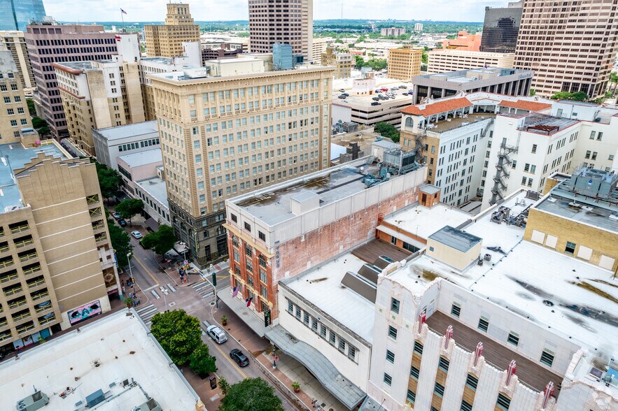 600 Navarro St, San Antonio, TX à louer - Aérien – Image 3 sur 4