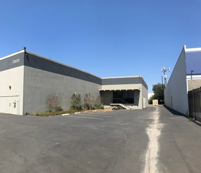 13222 Estrella Ave, Los Angeles, CA à vendre - Photo de l’immeuble – Image 3 sur 12