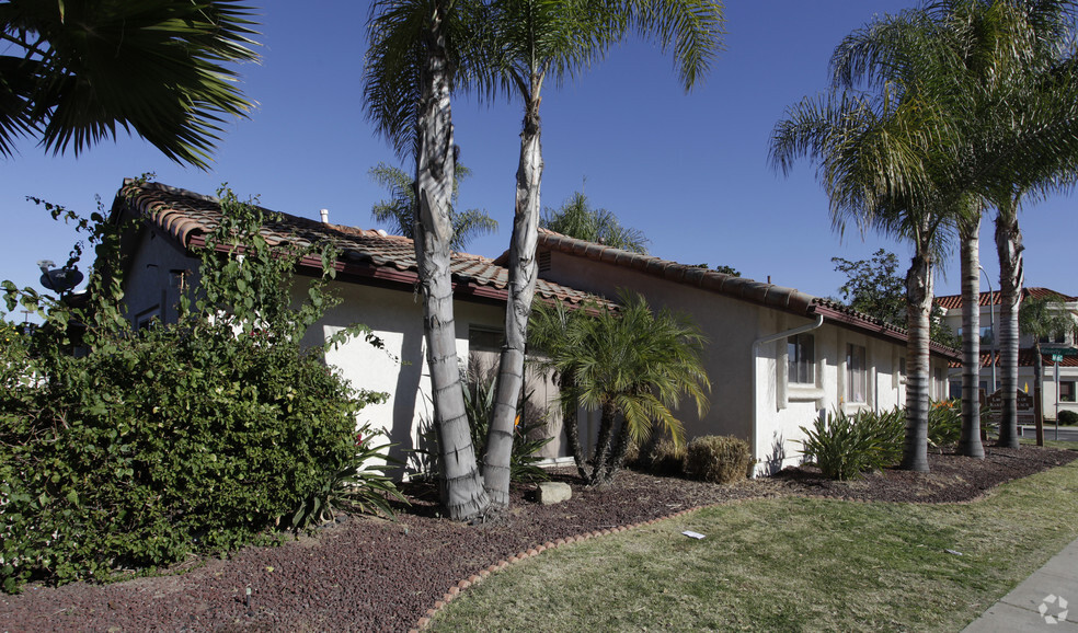 144 E Washington Ave, Escondido, CA à louer - Photo de l’immeuble – Image 2 sur 10