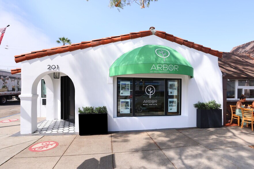 201 Marine Ave, Newport Beach, CA à vendre - Photo de l’immeuble – Image 3 sur 18