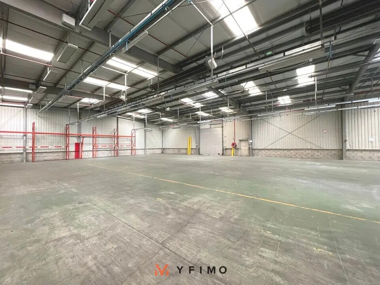 Local d’activités dans Les Mureaux à louer - Photo intérieure – Image 3 sur 3