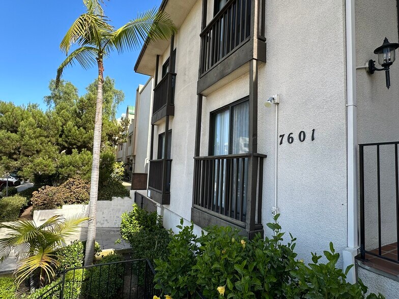 7601 Eads Ave, La Jolla, CA à vendre - Photo de l’immeuble – Image 2 sur 17