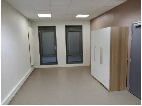 Bureau dans Saint-Rambert-en-Bugey à louer - Photo de l’immeuble – Image 3 sur 8