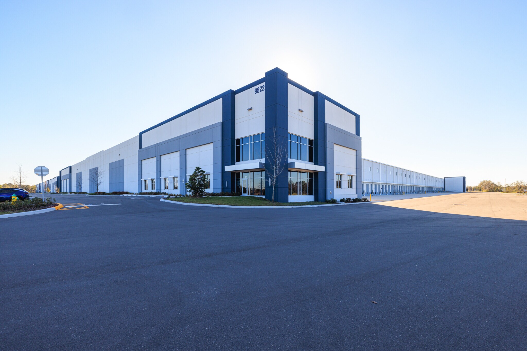 9876 Air Commerce Pky, Orlando, FL à louer Photo principale– Image 1 sur 16