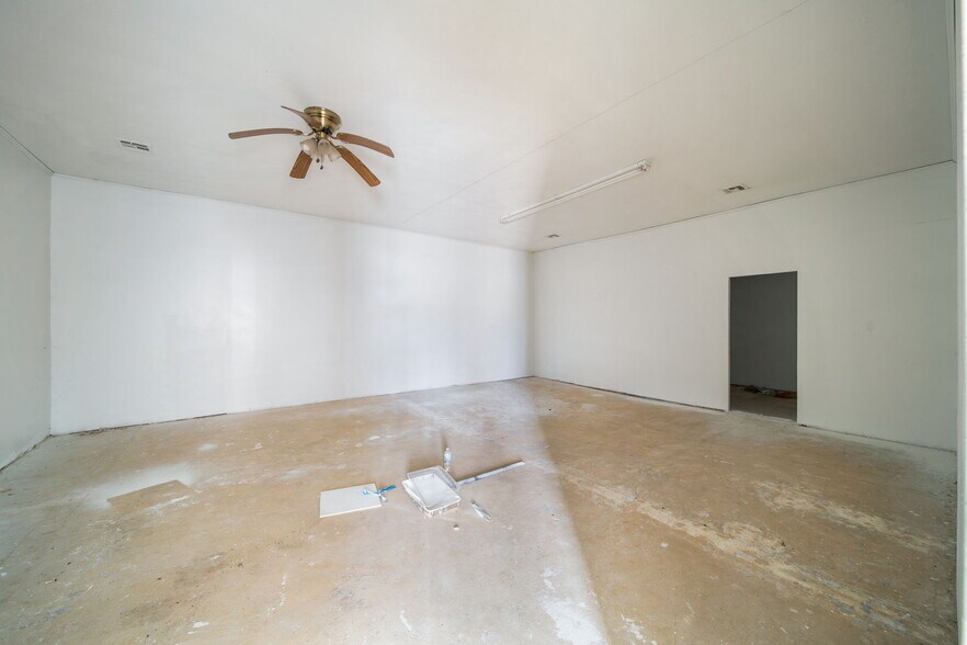 1010 E St Sw, Miami, OK à vendre - Photo intérieure – Image 2 sur 8