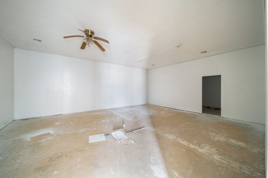 1010 E St Sw, Miami, OK à vendre - Photo intérieure – Image 2 sur 8