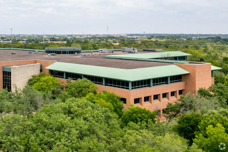 8900 Amberglen Blvd, Austin, TX à louer - Photo de l’immeuble – Image 1 sur 6