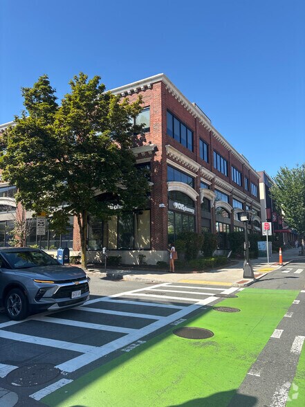 900 Commonwealth Ave, Boston, MA à louer - Photo de l’immeuble – Image 1 sur 2