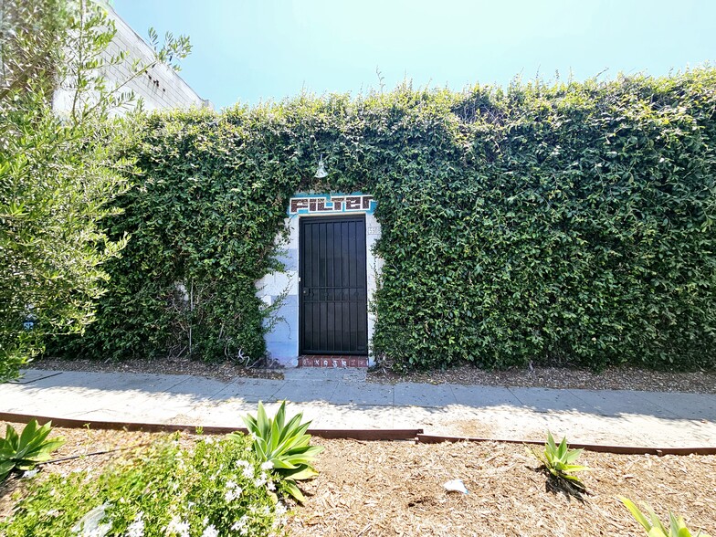 5908 Barton Ave, Los Angeles, CA à louer - Photo de l’immeuble – Image 1 sur 11