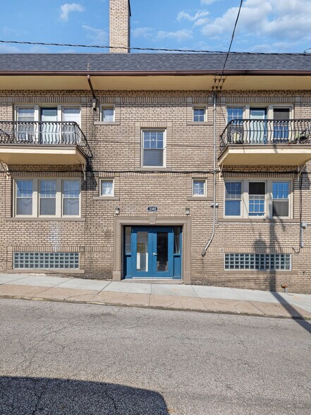 8702 Detroit Ave, Cleveland, OH à vendre - Photo de l’immeuble – Image 3 sur 24