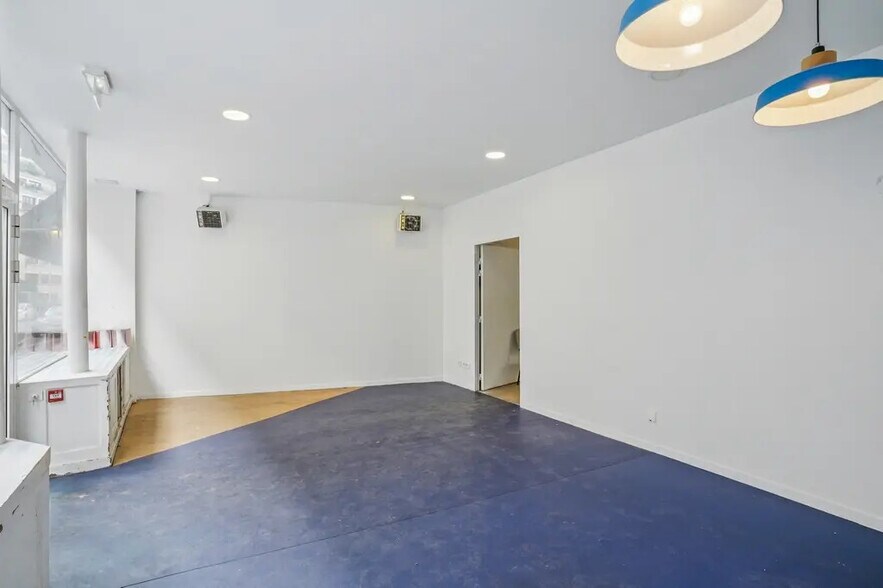 Local commercial dans Paris à louer - Photo de l’immeuble – Image 3 sur 10