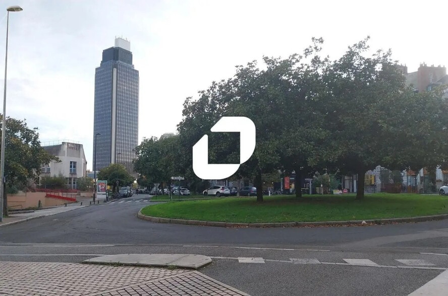 2 Place Saint Similien, Nantes à louer - Photo de l’immeuble – Image 3 sur 19