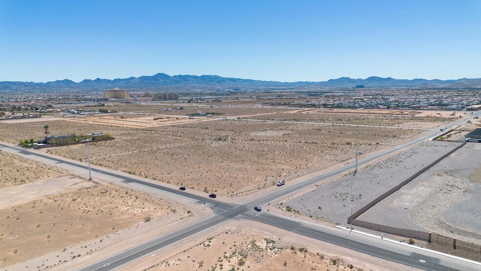 Arville & W Serene Ave, Las Vegas, NV à vendre - Photo de l’immeuble – Image 3 sur 13