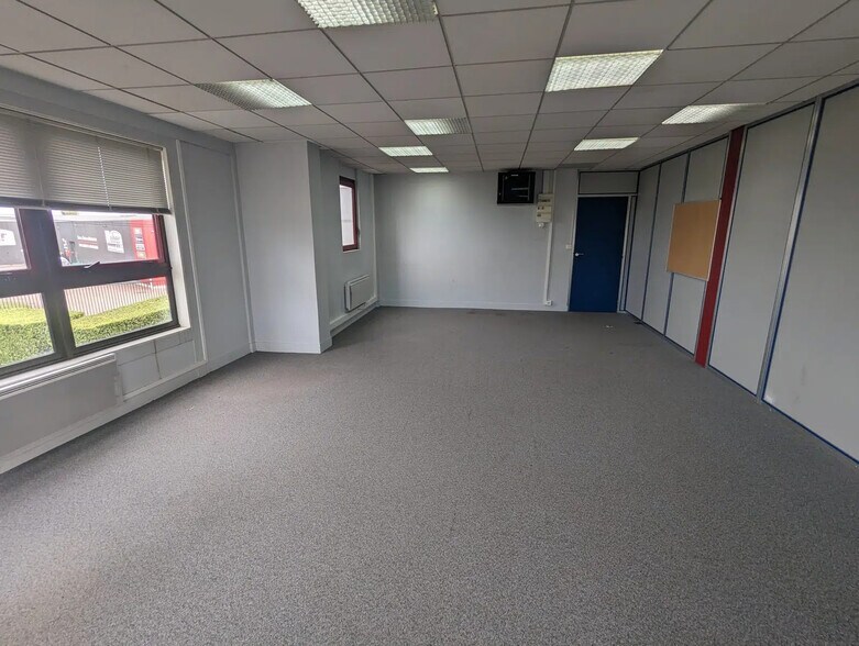 Bureau dans Évreux à louer - Photo de l’immeuble – Image 2 sur 2