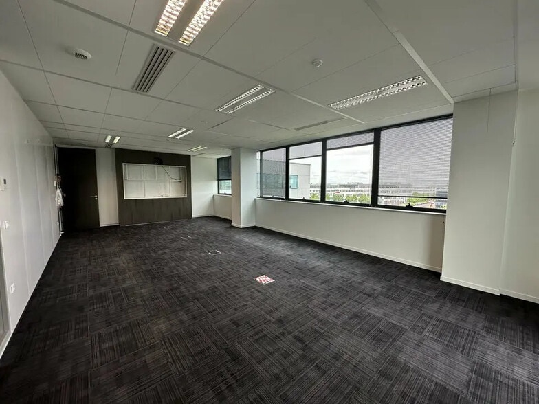 Bureau dans Bezannes à louer - Photo de l’immeuble – Image 3 sur 6