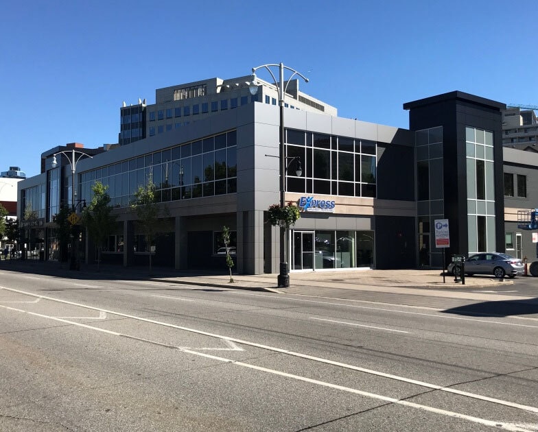 151 York Blvd, Hamilton, ON à louer Photo de l’immeuble– Image 1 sur 2