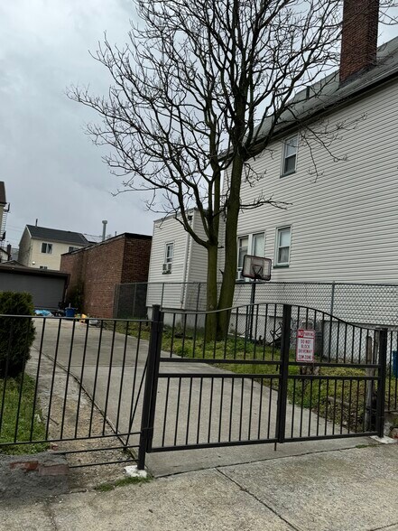 136 Prospect St, Staten Island, NY à louer - Photo de l’immeuble – Image 2 sur 2