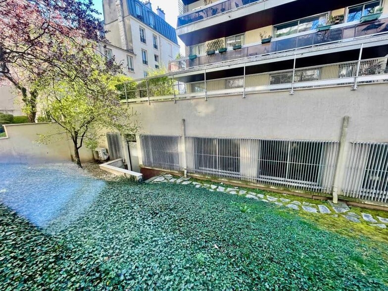 Bureau dans Paris à vendre - Photo de l’immeuble – Image 2 sur 11