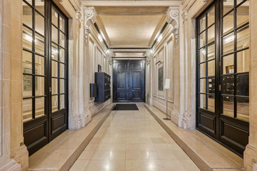 112-114 Rue La Boétie, Paris à louer - Hall d’entrée – Image 2 sur 9