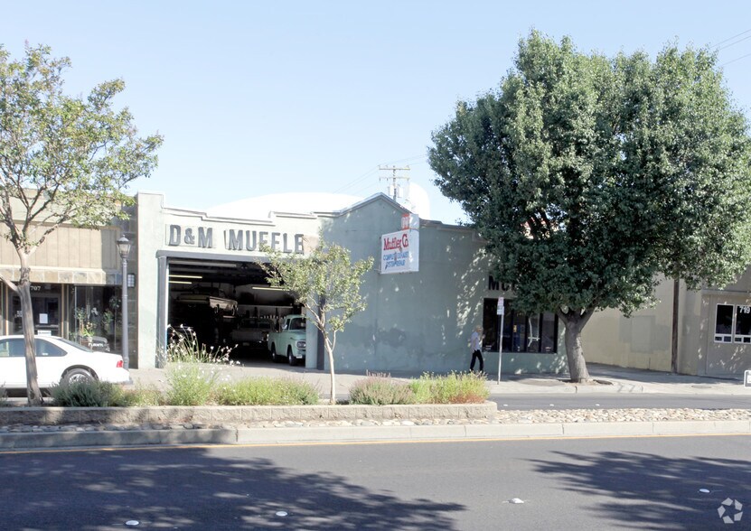 711 I St, Modesto, CA à vendre - Photo de l’immeuble – Image 2 sur 3