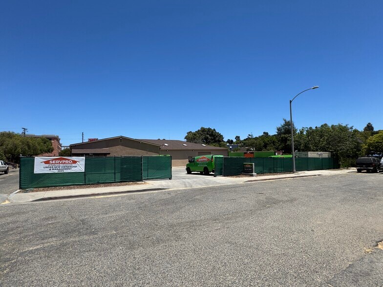 215 W Ash St, Fallbrook, CA à louer - Photo de l’immeuble – Image 3 sur 12