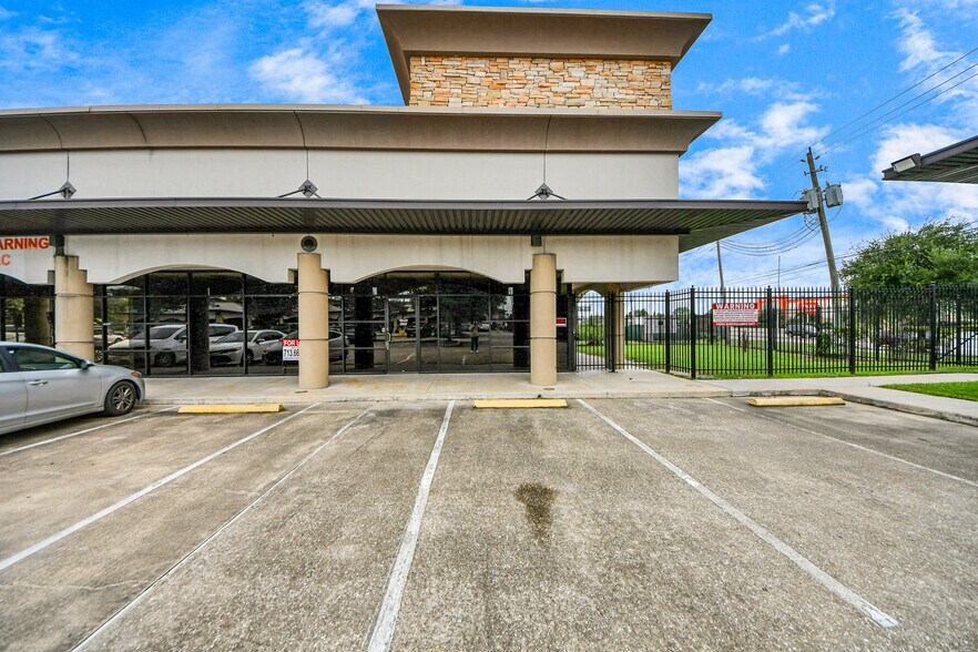 10019 Main St, Houston, TX à louer - Photo de l’immeuble – Image 3 sur 27