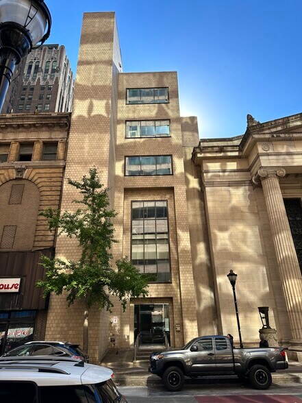 7 E Baltimore St, Baltimore, MD à louer - Photo de l’immeuble – Image 2 sur 8