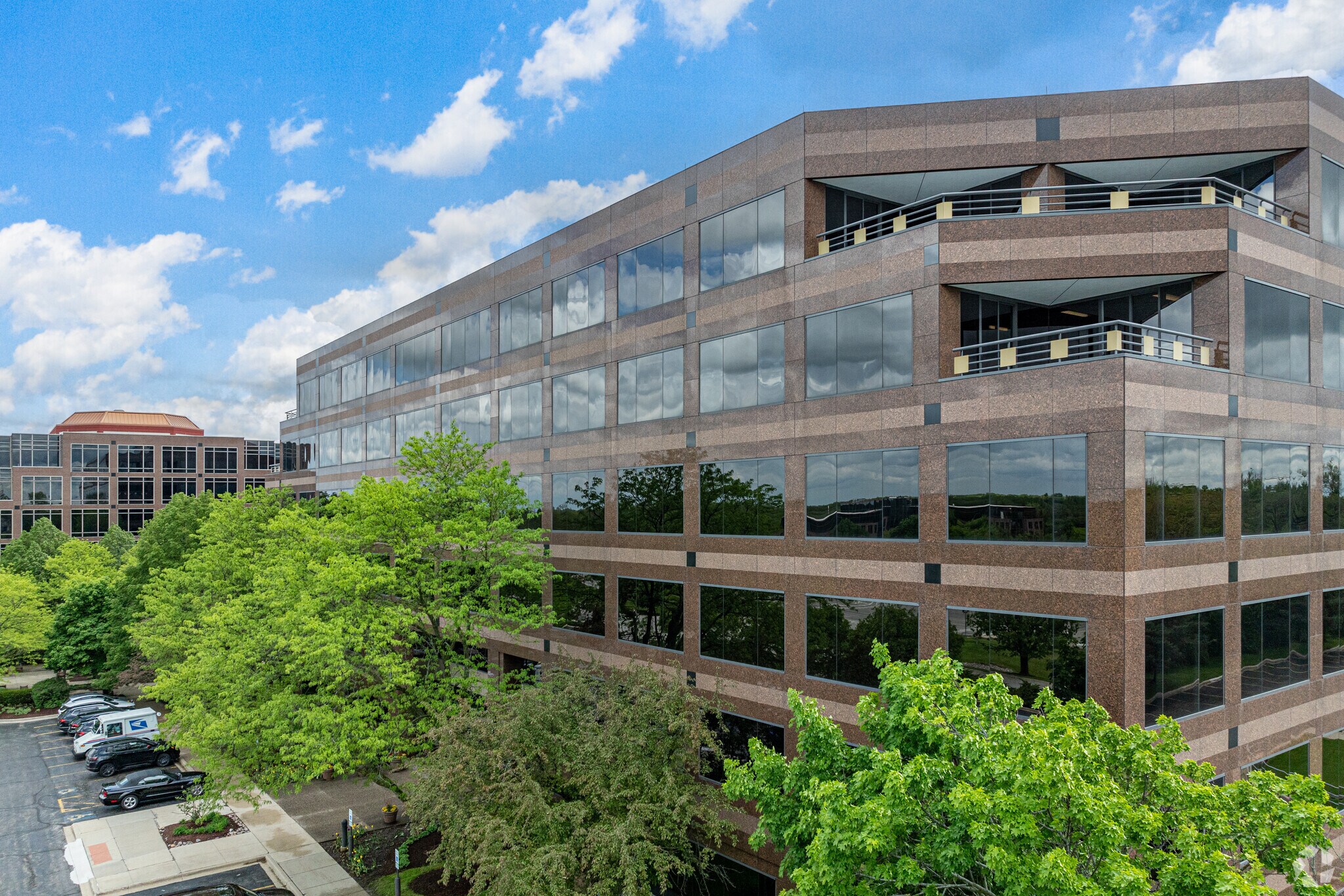 2443 Warrenville Rd, Lisle, IL à louer Photo principale– Image 1 sur 5