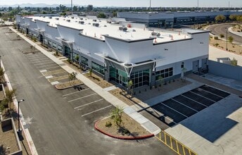 13550 W Auto Dr, Goodyear, AZ à louer Photo de l’immeuble– Image 2 sur 8