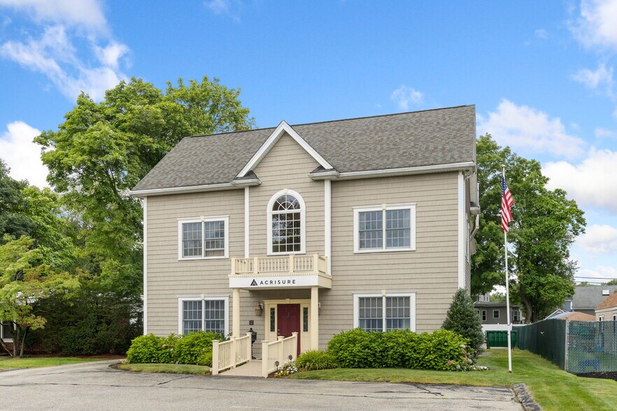 828 Lynn Fells Pky, Melrose, MA à louer - Photo de l’immeuble – Image 2 sur 41
