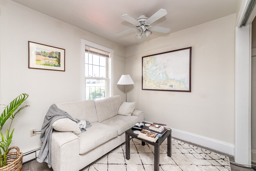 428-432 E 3rd St, South Boston, MA à vendre - Photo de l’immeuble – Image 2 sur 17